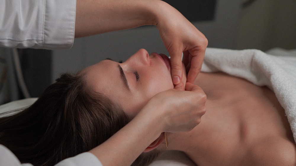 Скульптурно-буккальный массаж для лица