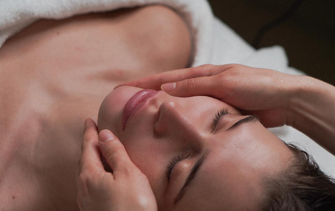 Пластический массаж лица