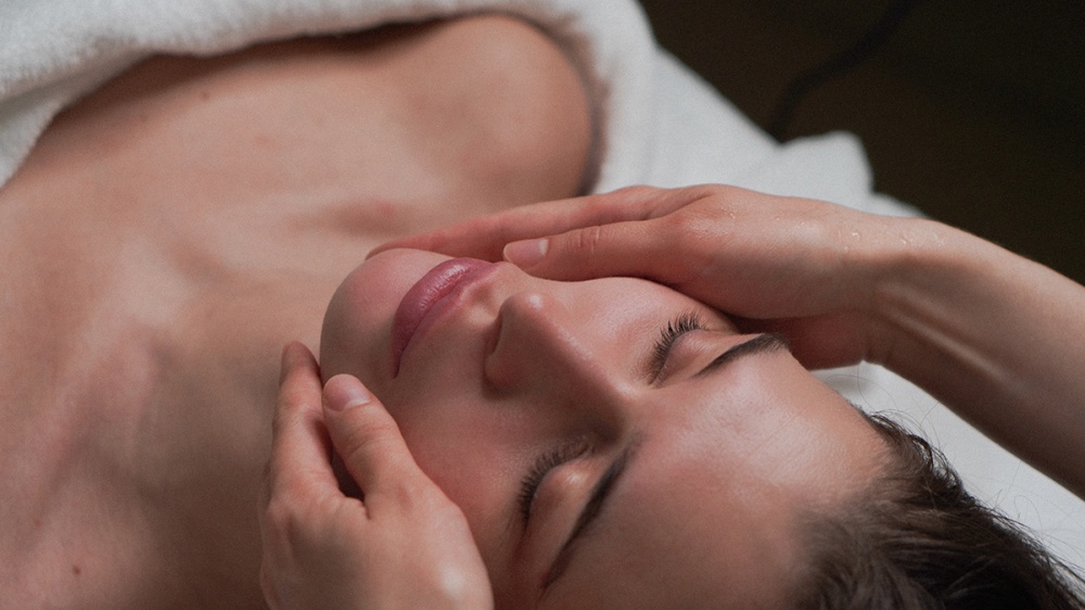 Пластический массаж лица